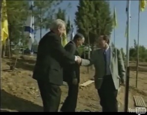 3 Ari Lipinski congratulating German PM NRW Johannes Rau after planting a peace olive tree near Beer Sheba Nov 1998
