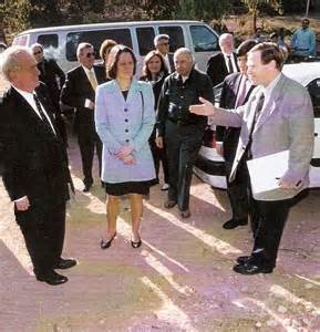 4 Ari Lipinski with PM Johannes Rau and Mrs. Christina Rau in the German Forest WddL in Israel near Beer Sheba 1999