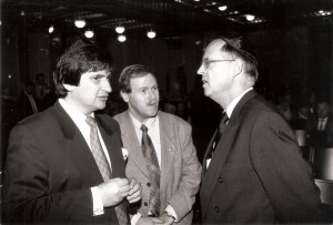 Ari Lipinski, Hauptdelegierter des KKL in Deutschland, Hessen MP HANS EICHEL, JNF-Präsident J. Kuroszczyk, 11. November 1998, Synagoge Frankfurt